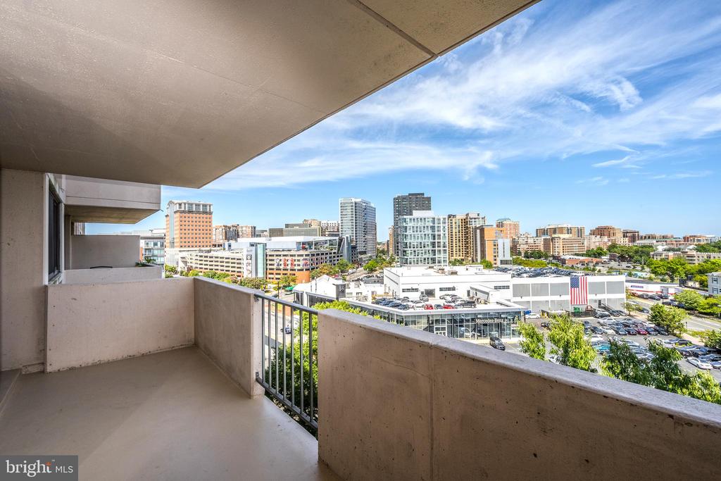 4141 N HENDERSON ROAD 822