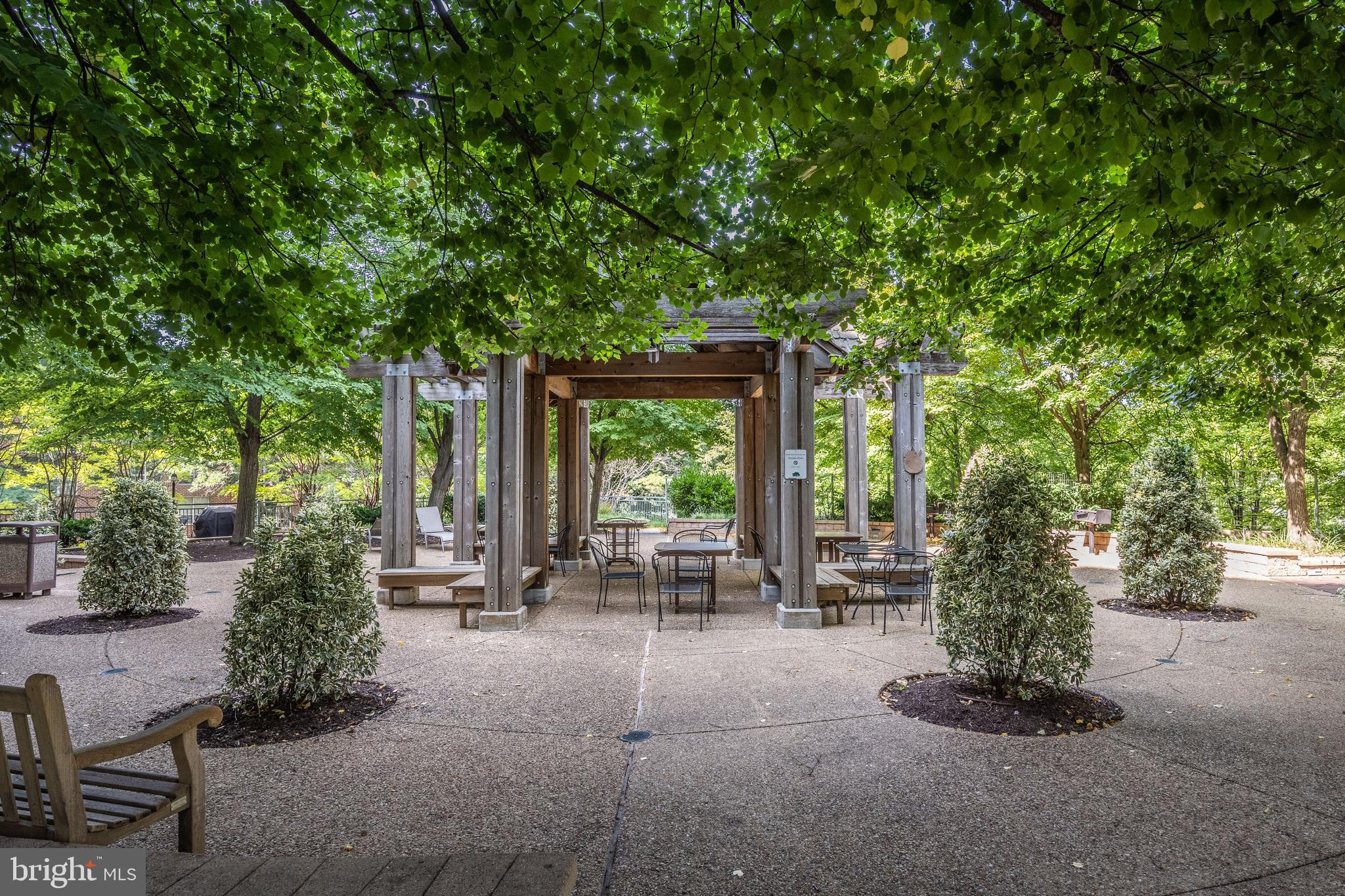 4141 N HENDERSON ROAD 822