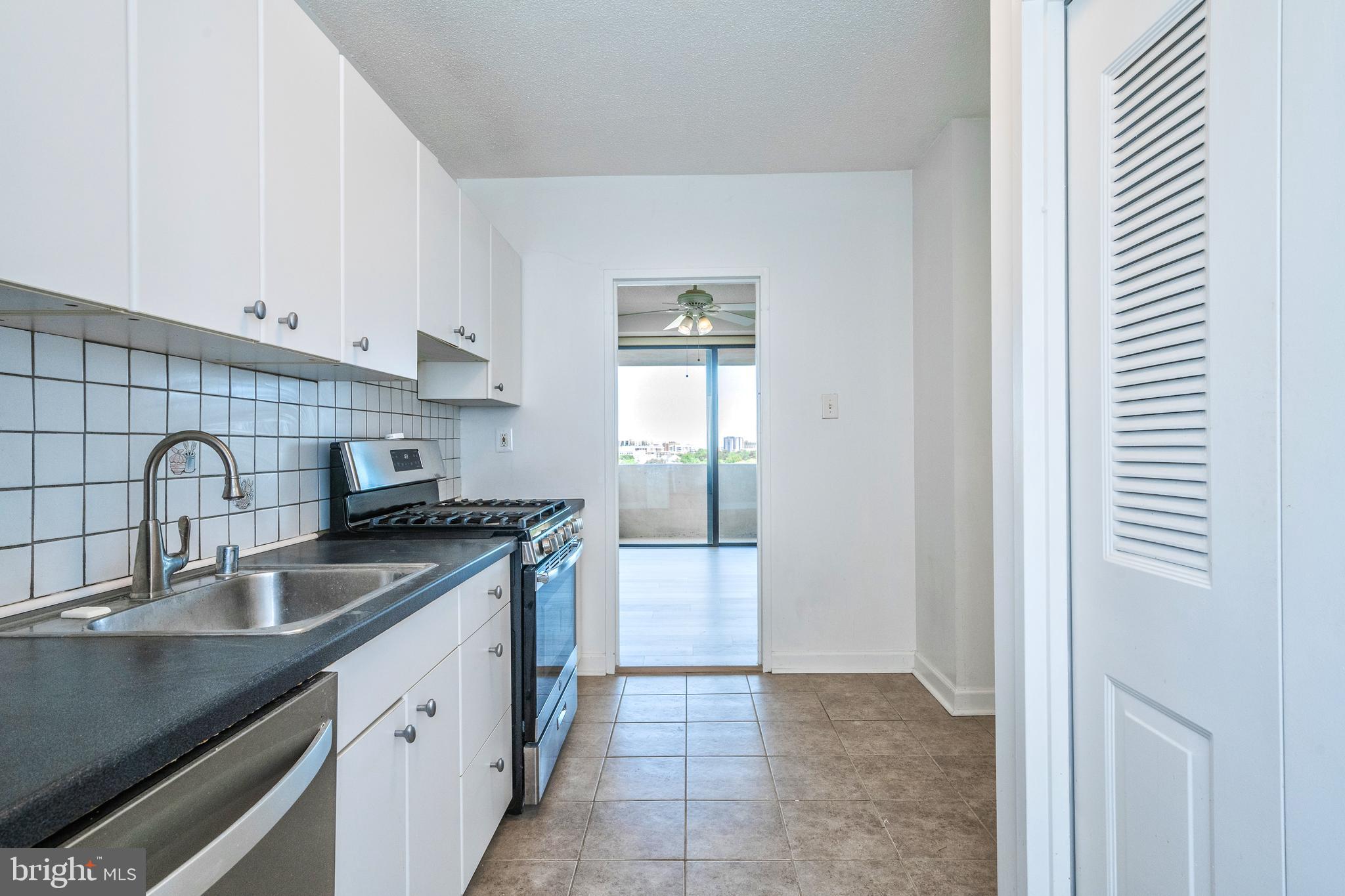 4141 N HENDERSON ROAD 822