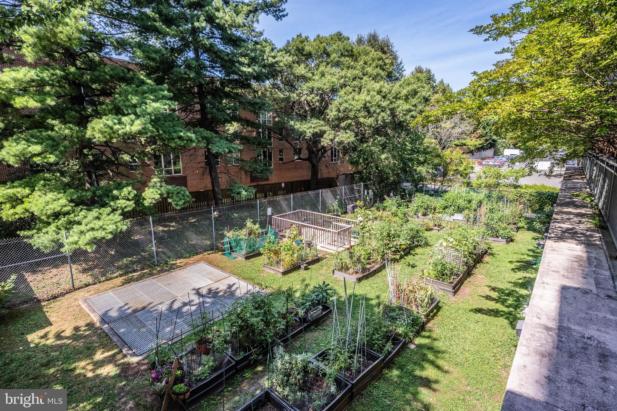 4141 N HENDERSON ROAD 822