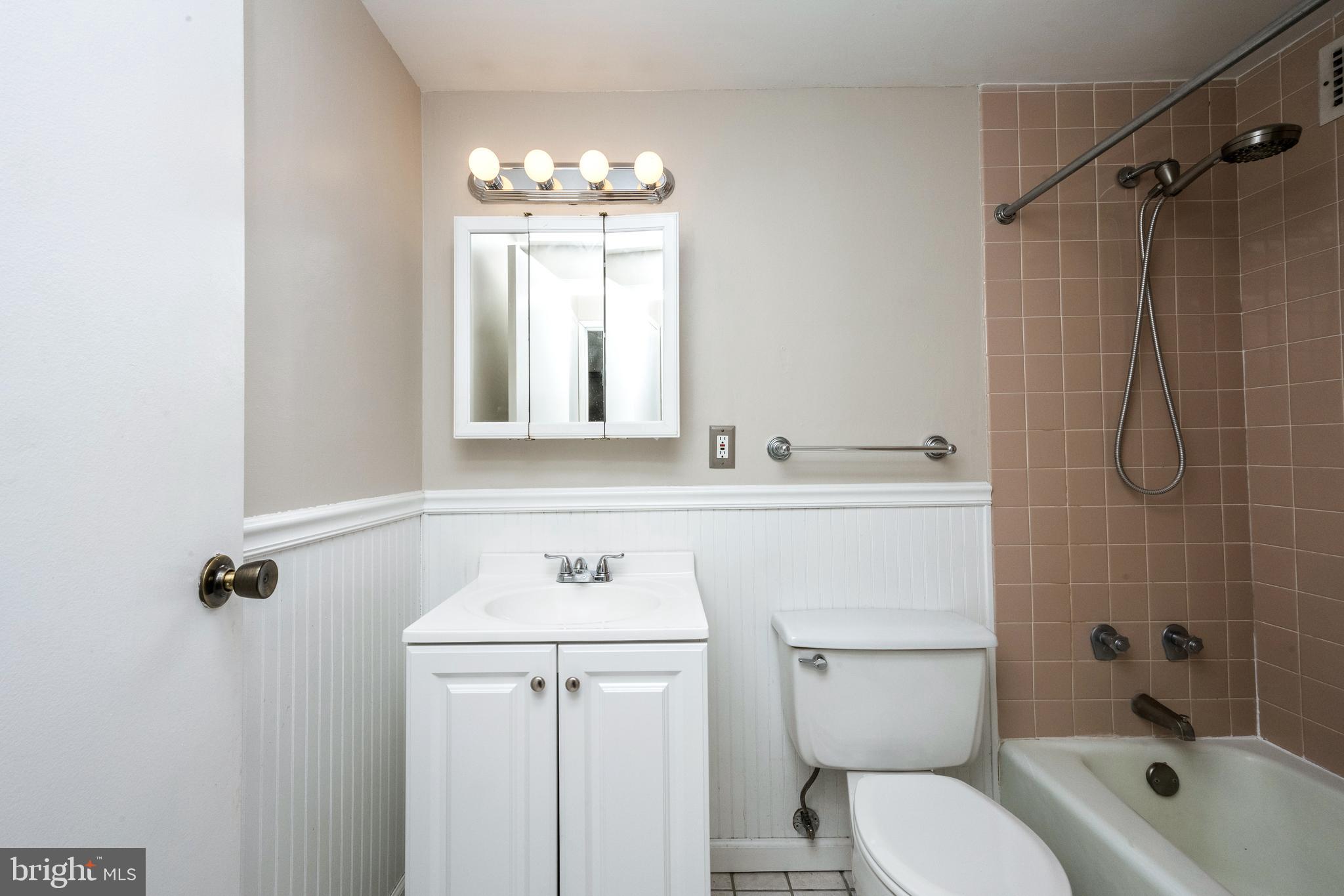 4141 N HENDERSON ROAD 822