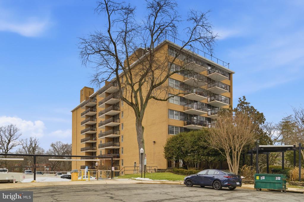 2030 N ADAMS STREET 911
