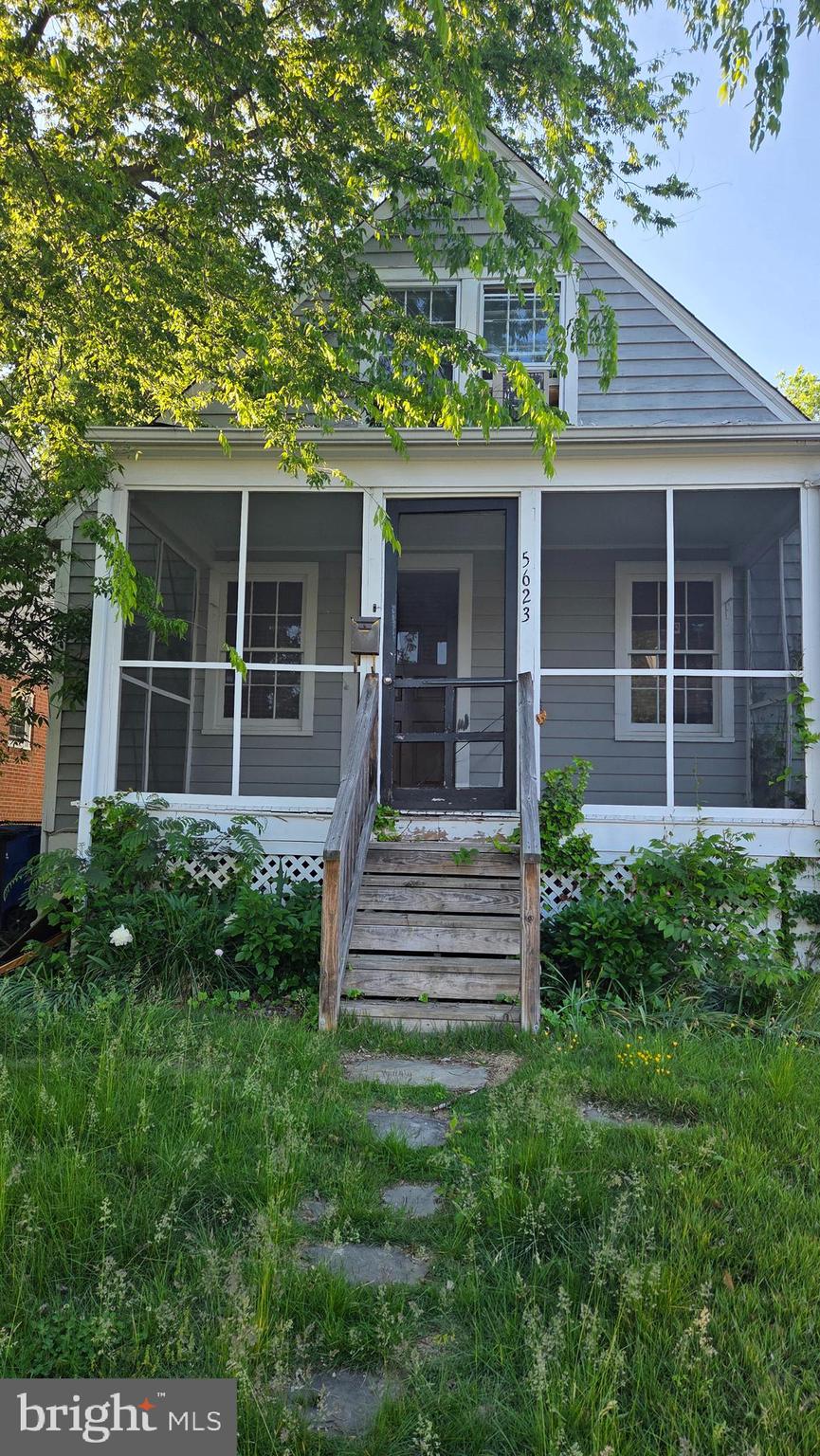 5623 6TH STREET N