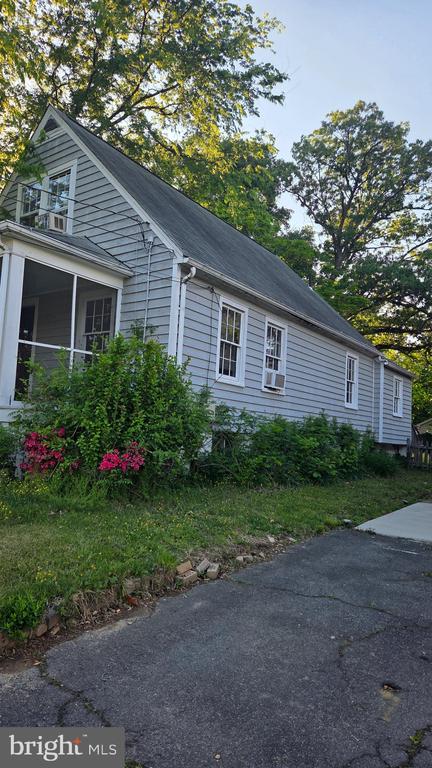 5623 6TH STREET N