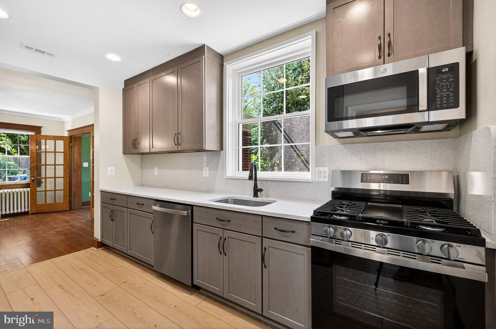 3105 17TH STREET N