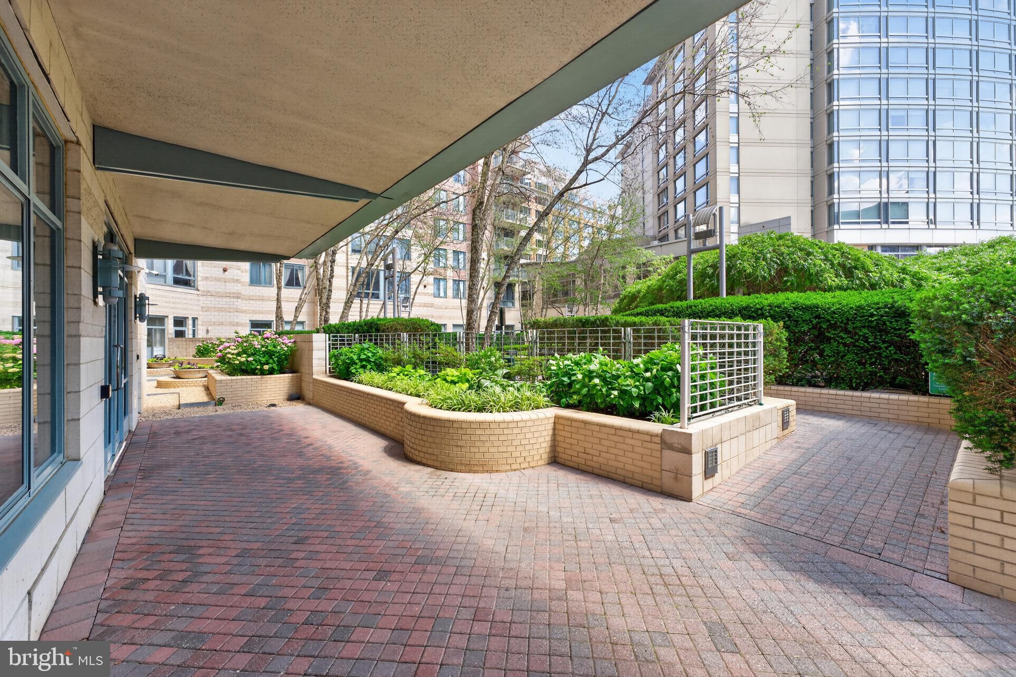 851 N GLEBE ROAD 1301