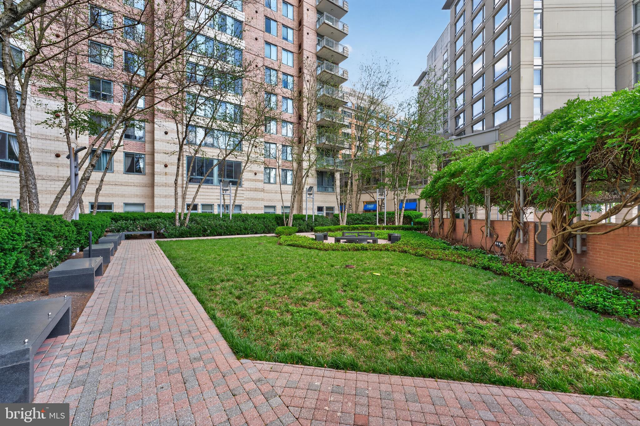 851 N GLEBE ROAD 1301