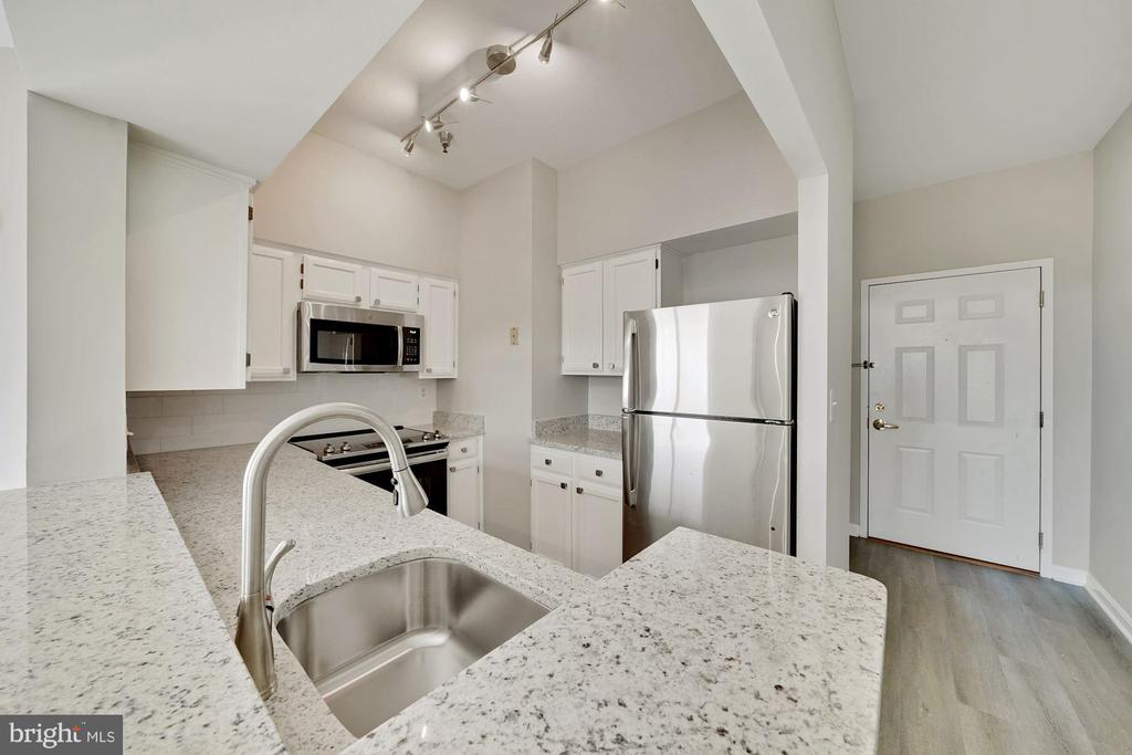 2400 CLARENDON BOULEVARD PH12