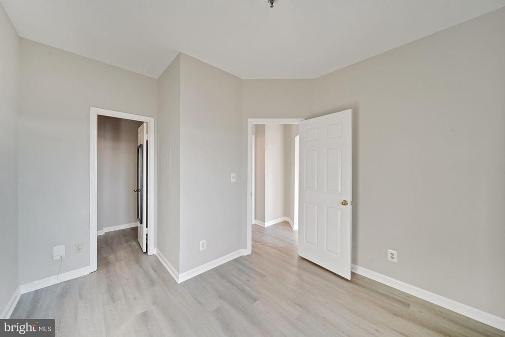 2400 CLARENDON BOULEVARD PH12