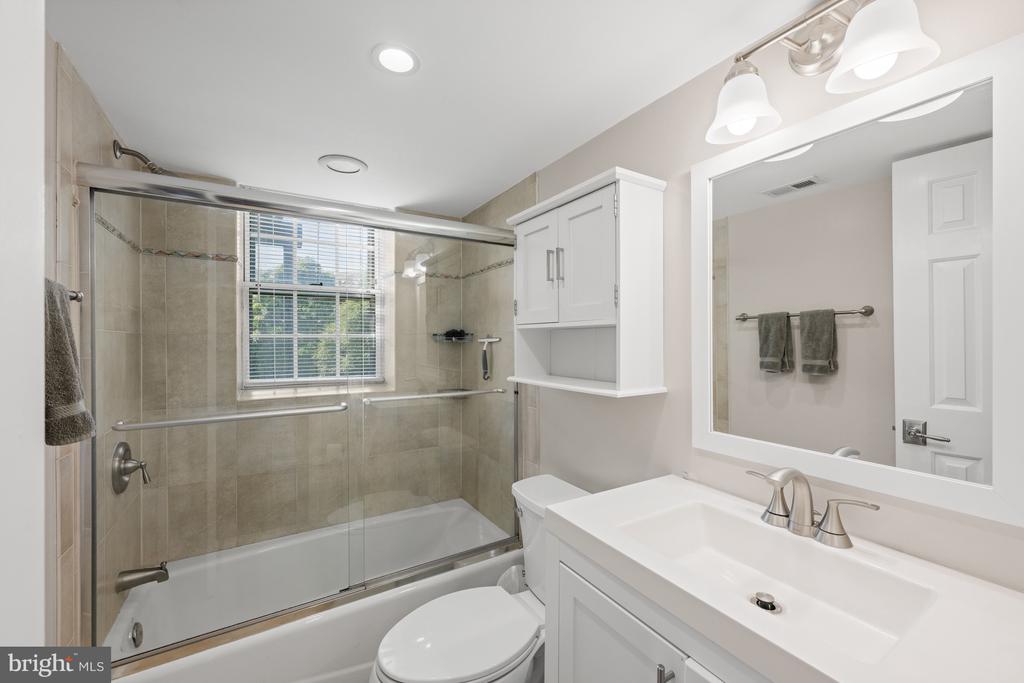 3050 S BUCHANAN STREET Unit: B2