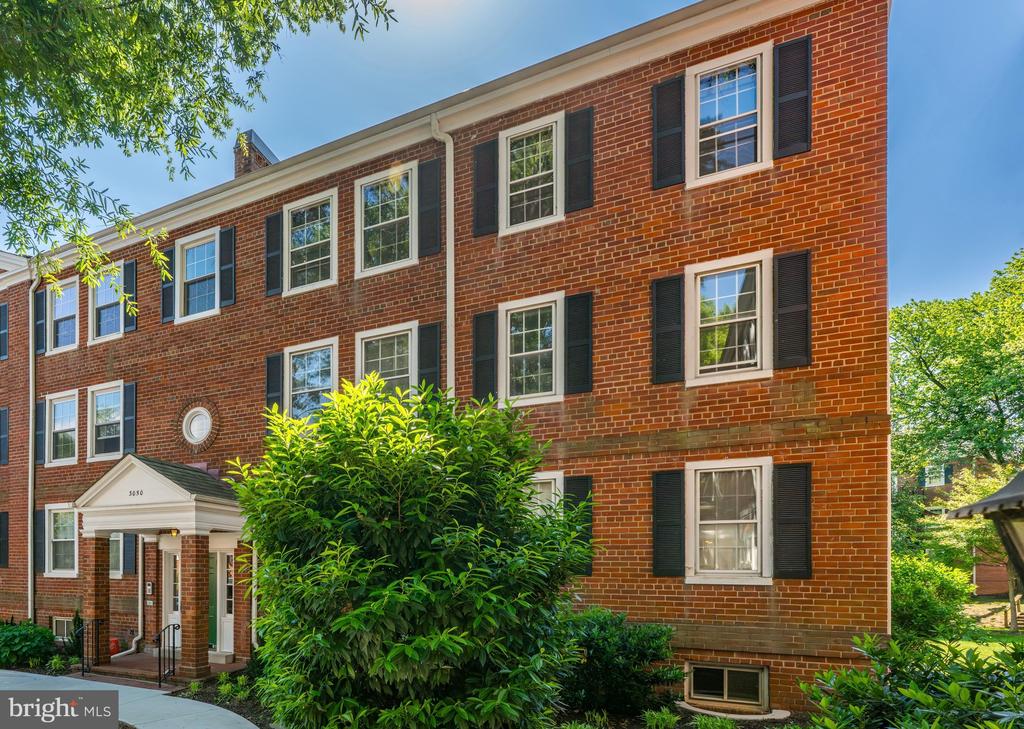 3050 S BUCHANAN STREET Unit: B2