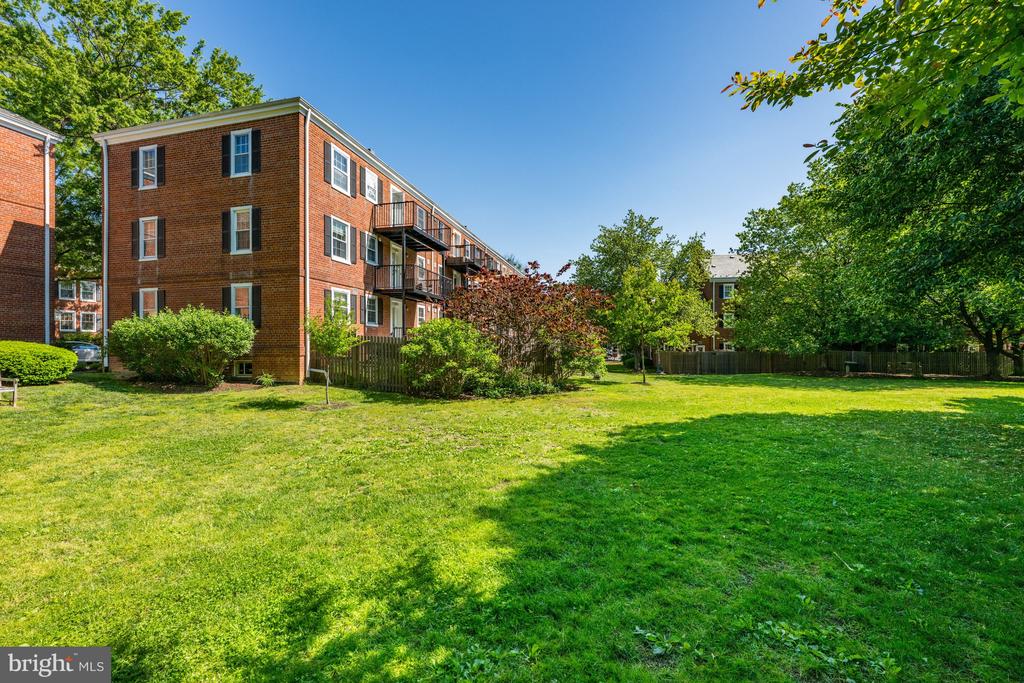 3050 S BUCHANAN STREET Unit: B2