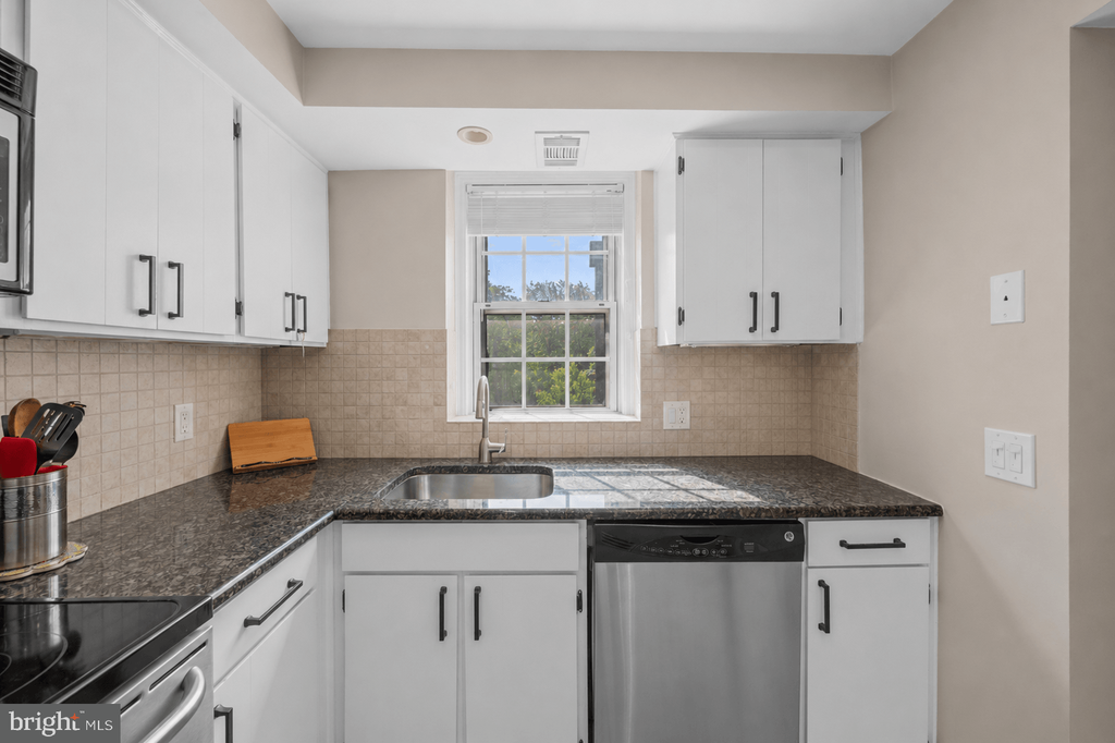 3050 S BUCHANAN STREET Unit: B2