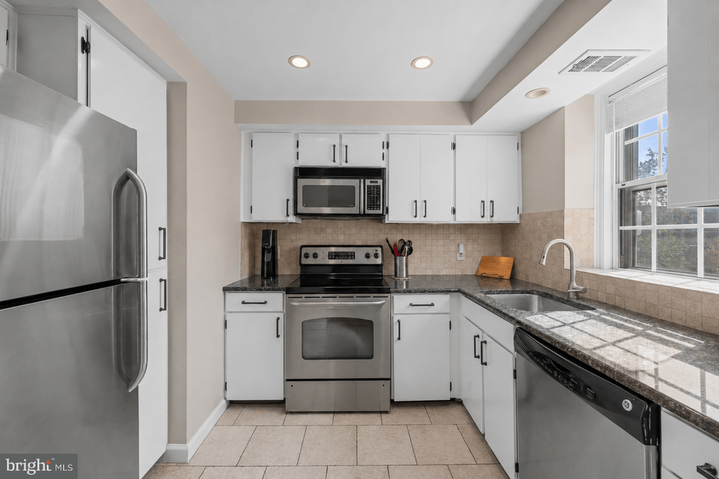 3050 S BUCHANAN STREET Unit: B2