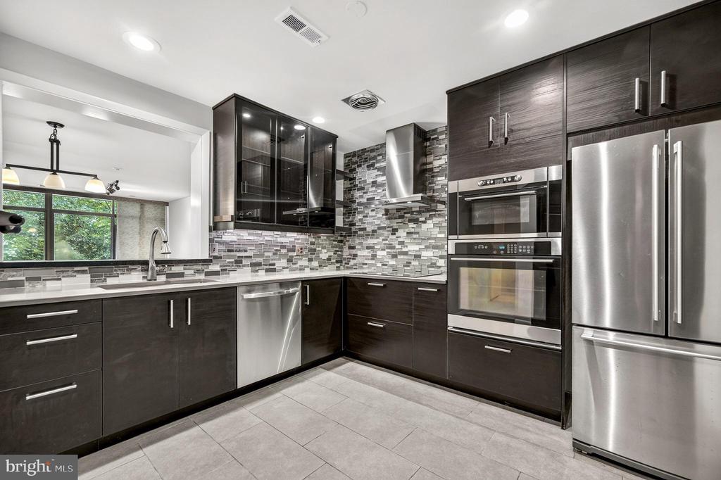2212 S RANDOLPH STREET Unit: 1
