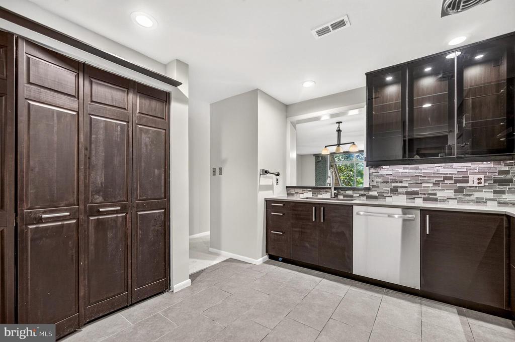 2212 S RANDOLPH STREET Unit: 1