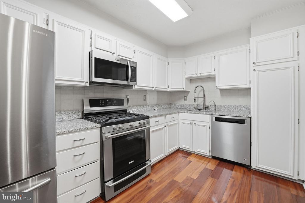 1300 ARMY NAVY DRIVE Unit: 205