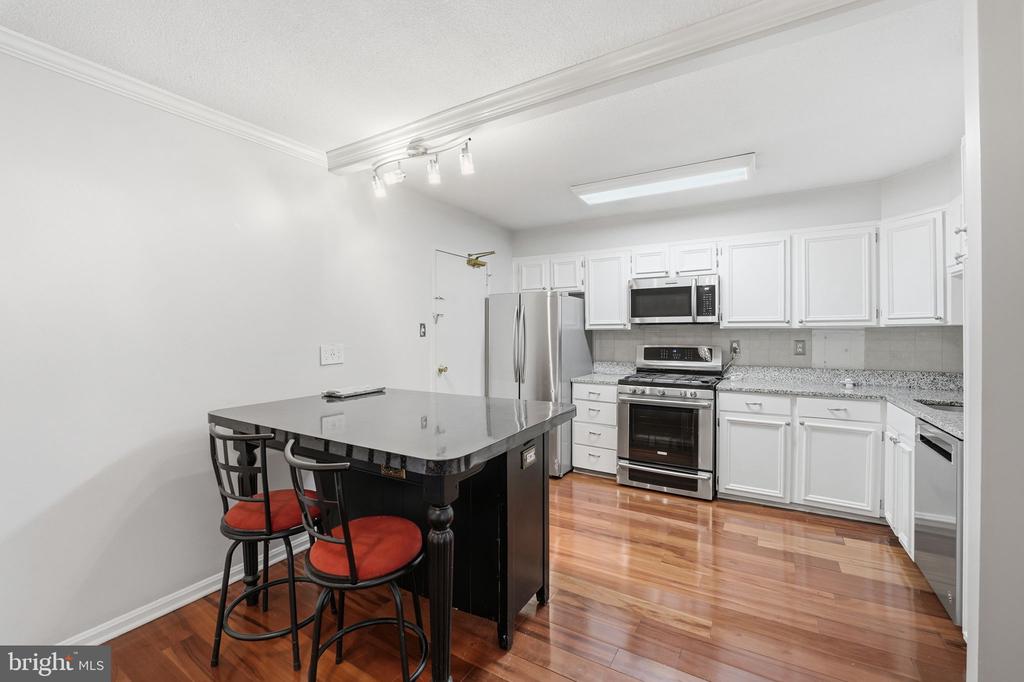 1300 ARMY NAVY DRIVE Unit: 205