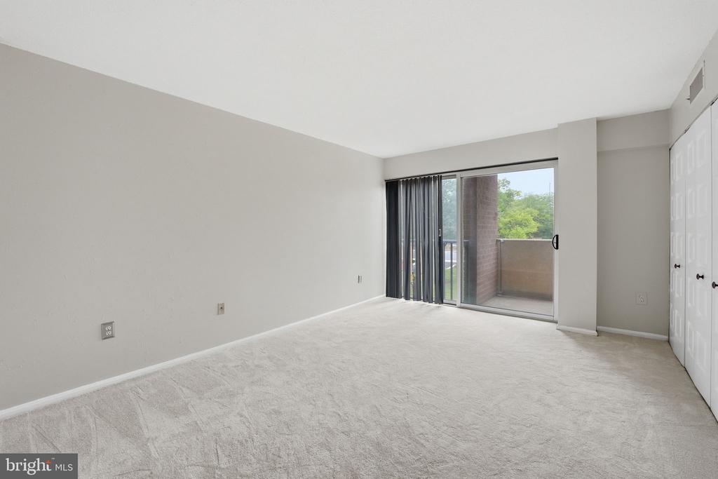 1300 ARMY NAVY DRIVE Unit: 205