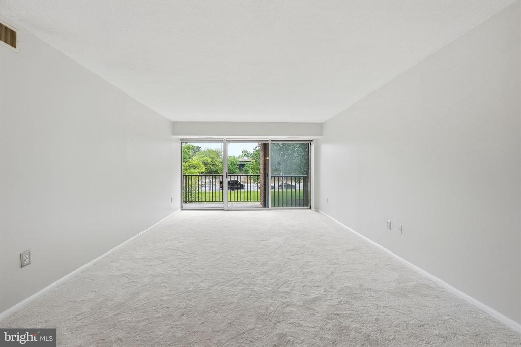 1300 ARMY NAVY DRIVE Unit: 205