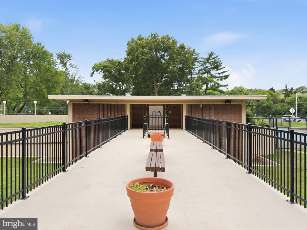 1300 ARMY NAVY DRIVE Unit: 205