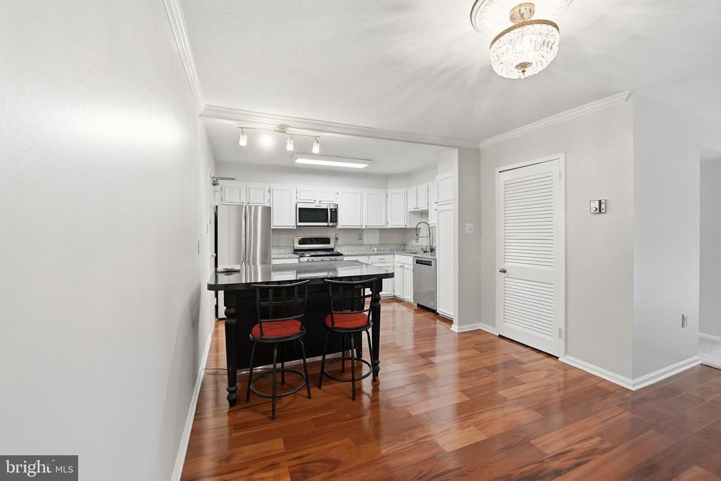 1300 ARMY NAVY DRIVE Unit: 205