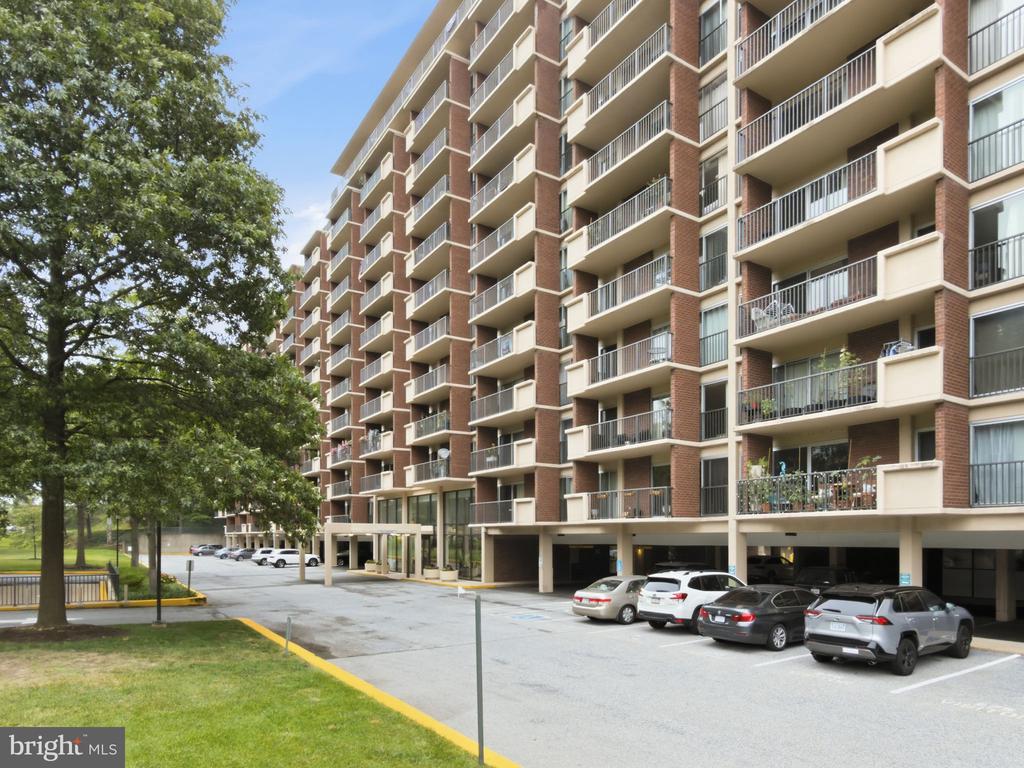 1300 ARMY NAVY DRIVE Unit: 205