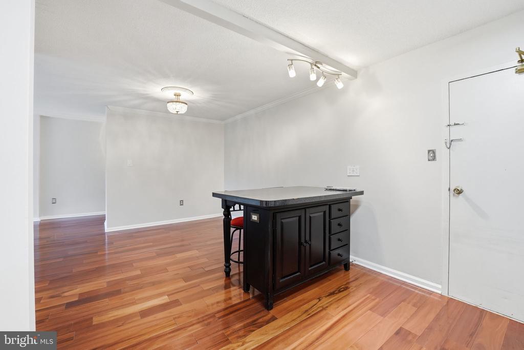 1300 ARMY NAVY DRIVE Unit: 205