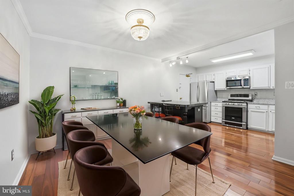 1300 ARMY NAVY DRIVE Unit: 205