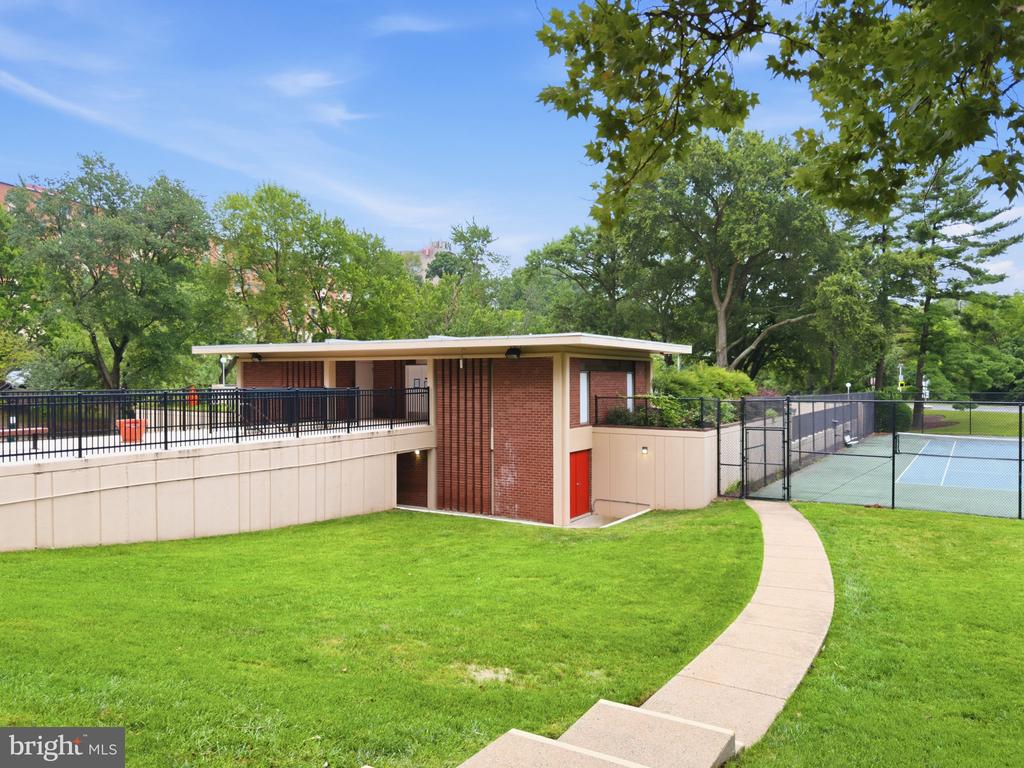 1300 ARMY NAVY DRIVE Unit: 205
