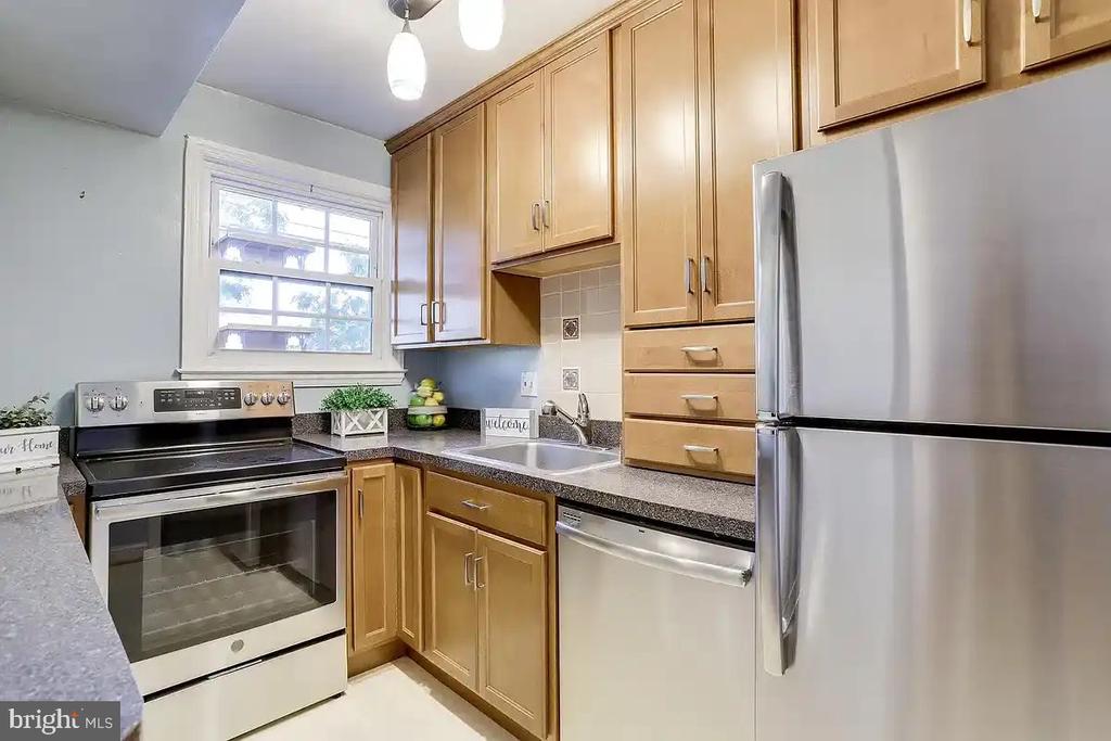 1319 S WALTER REED DRIVE 19104