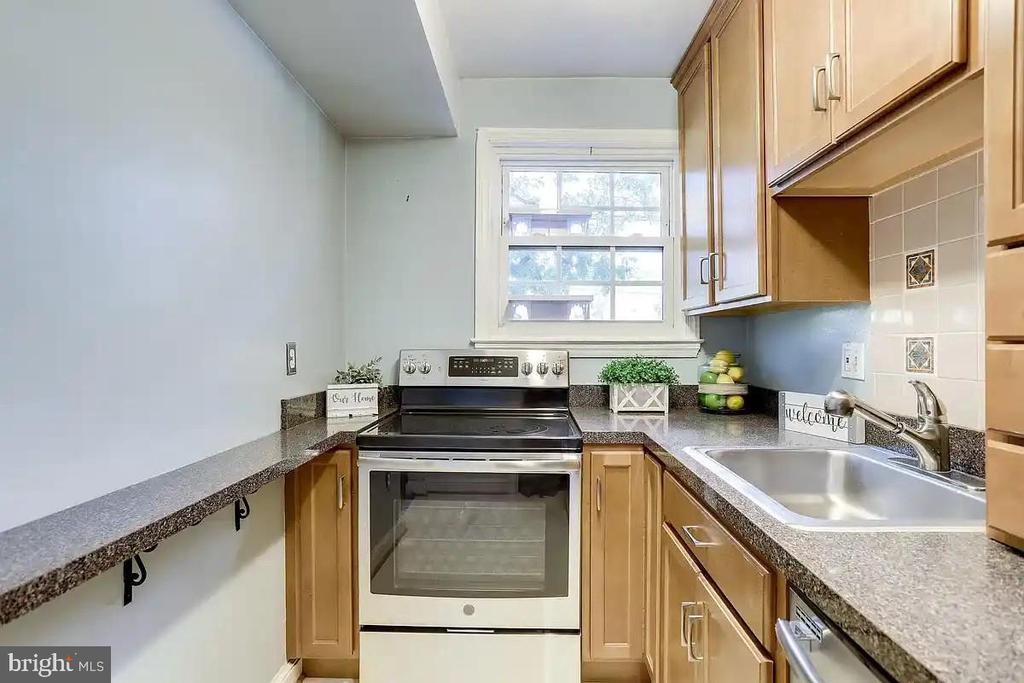 1319 S WALTER REED DRIVE 19104