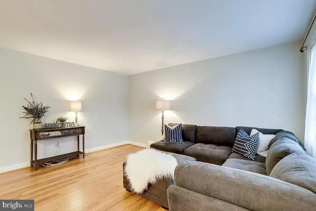 1319 S WALTER REED DRIVE 19104