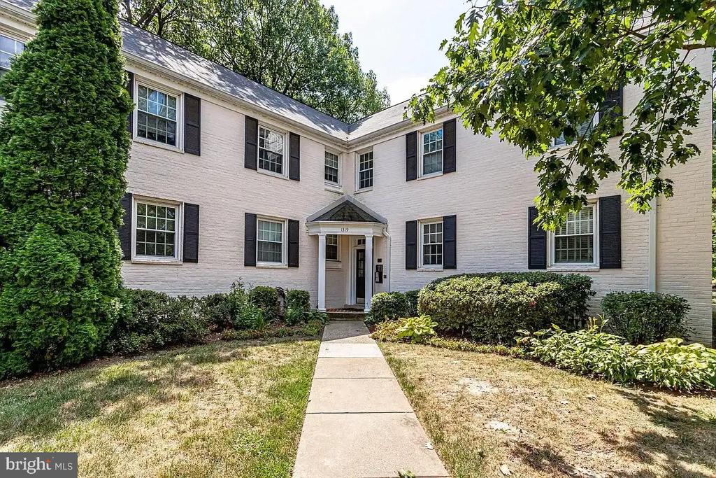 1319 S WALTER REED DRIVE 19104