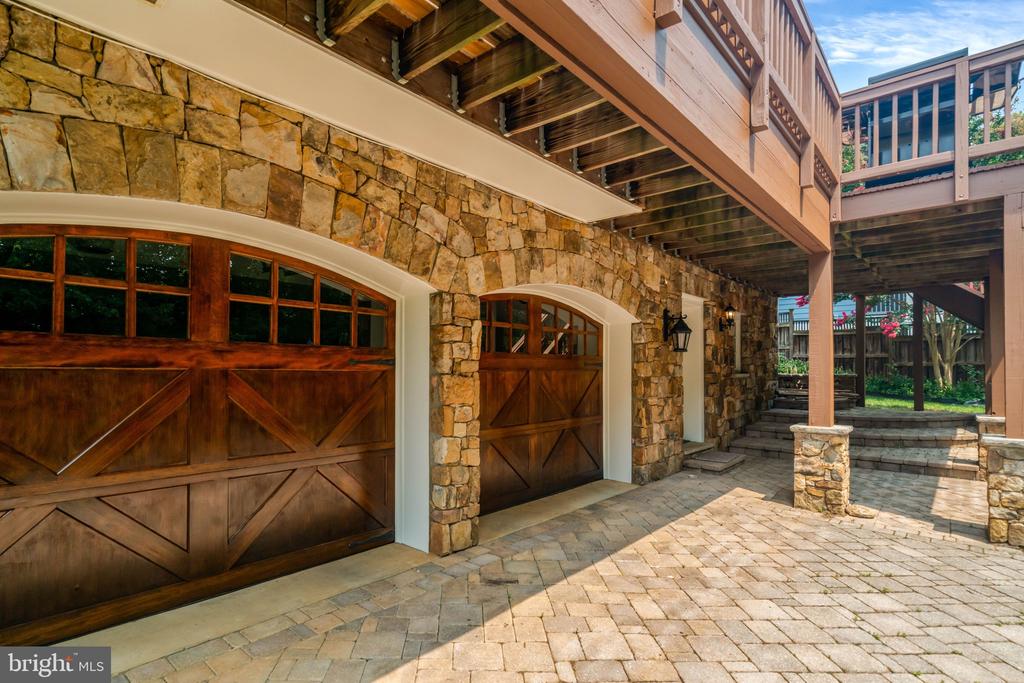 3212 N ROCHESTER STREET