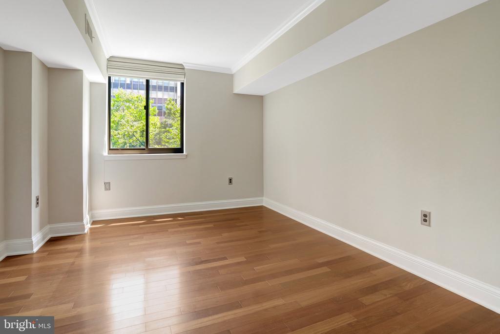 1001 N RANDOLPH STREET Unit: 302
