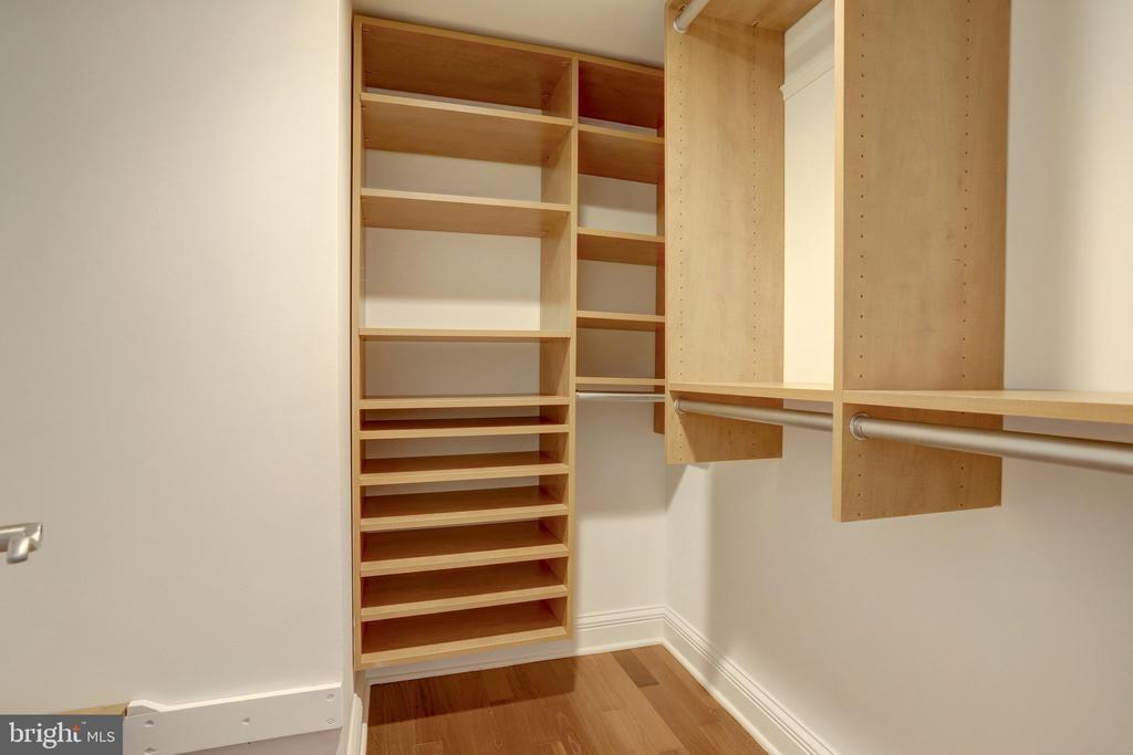 1001 N RANDOLPH STREET Unit: 302