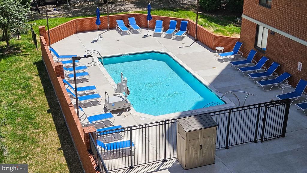 1001 N RANDOLPH STREET Unit: 302