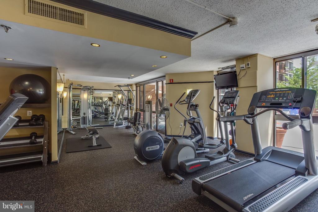 1001 N RANDOLPH STREET Unit: 302