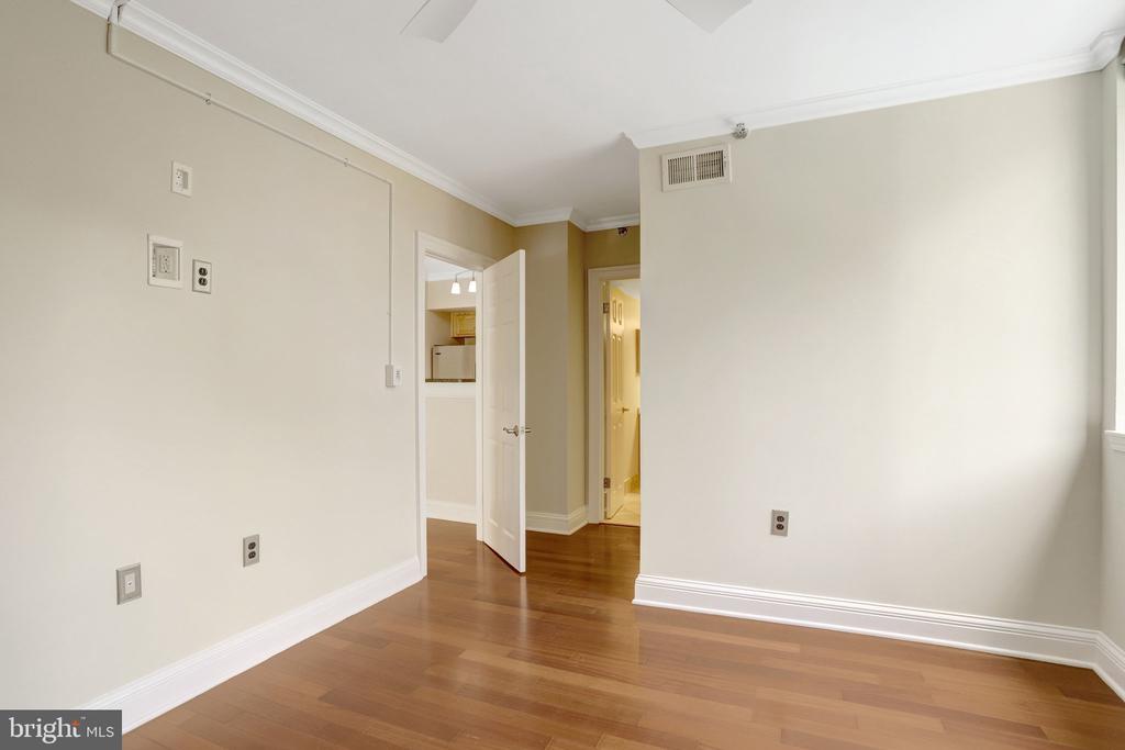 1001 N RANDOLPH STREET Unit: 302