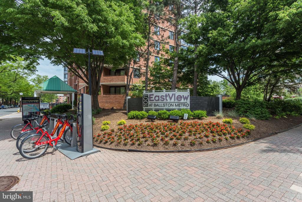 1001 N RANDOLPH STREET Unit: 302