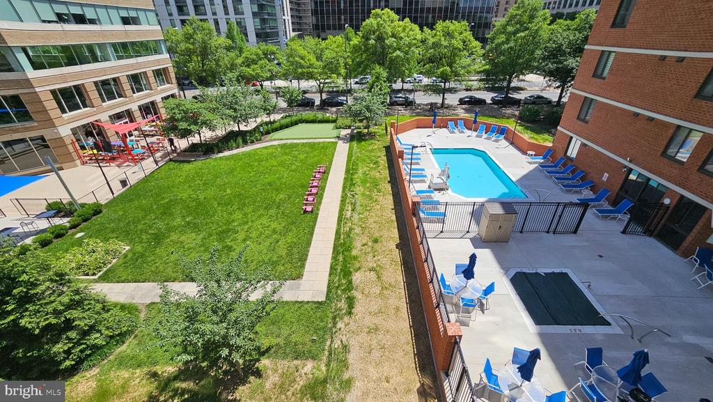 1001 N RANDOLPH STREET Unit: 302