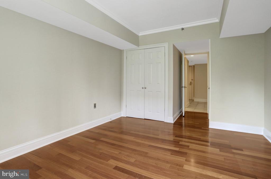 1001 N RANDOLPH STREET Unit: 302