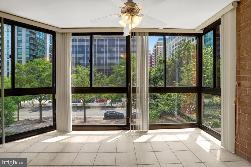 1001 N RANDOLPH STREET Unit: 302