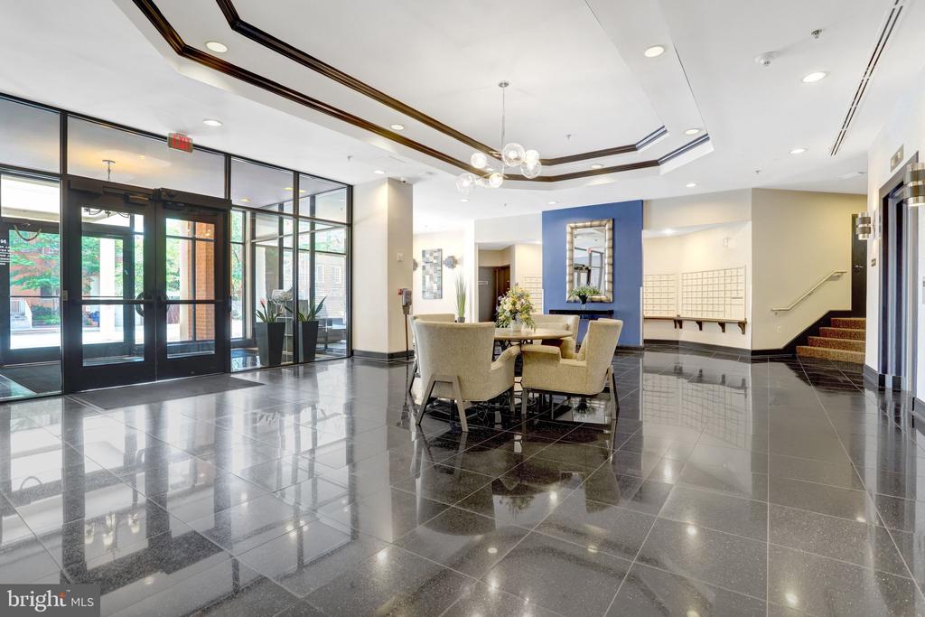 1001 N RANDOLPH STREET Unit: 302