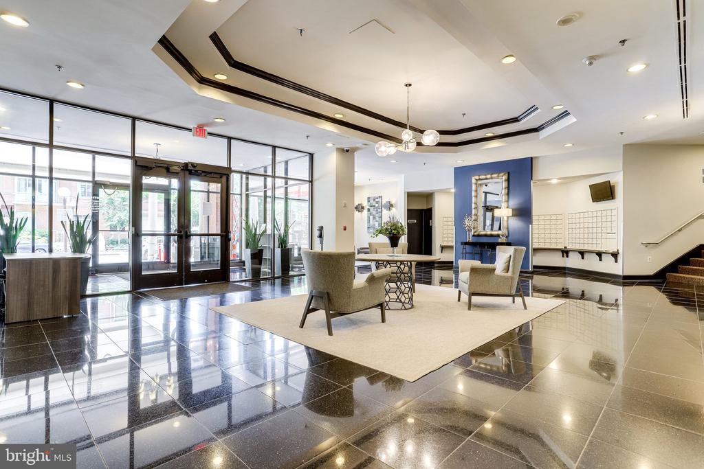 1001 N RANDOLPH STREET Unit: 302