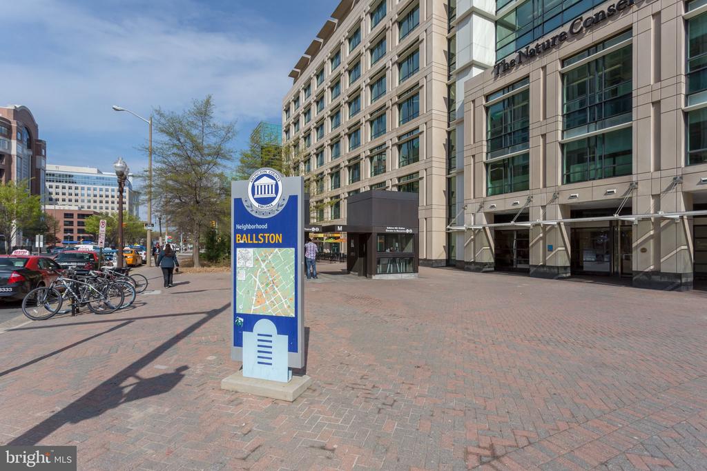 1001 N RANDOLPH STREET Unit: 302