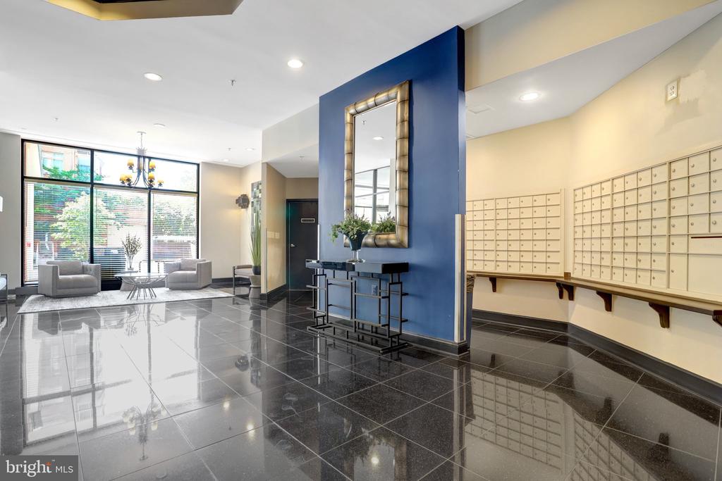1001 N RANDOLPH STREET Unit: 302