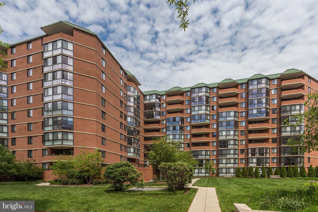 1001 N RANDOLPH STREET Unit: 302