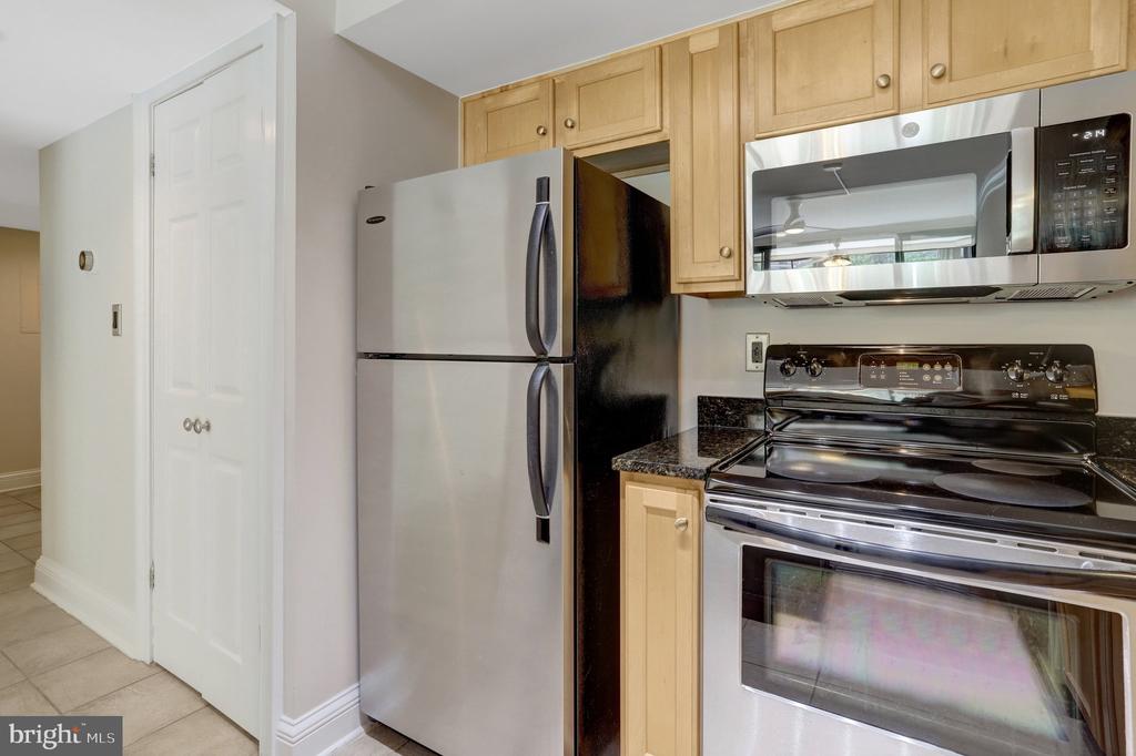 1001 N RANDOLPH STREET Unit: 302